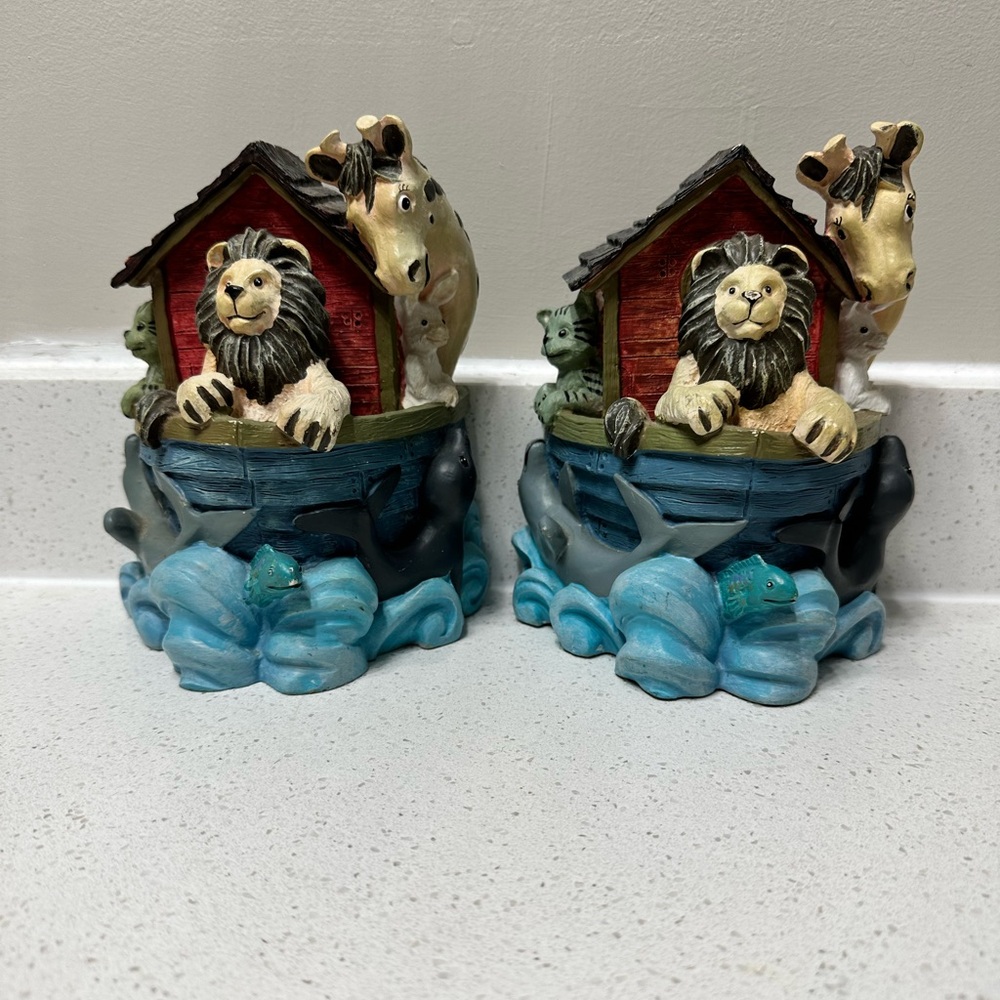Fiji Frames Noah’s Ark Bookends